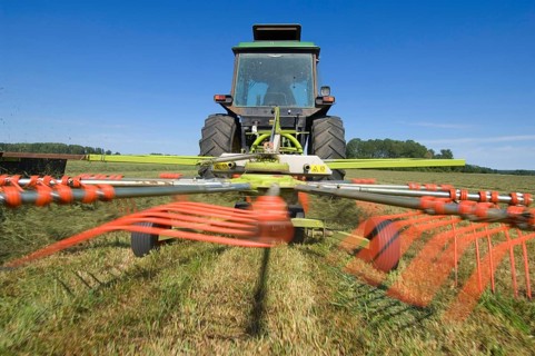 Tractor with roundabout rake Claas Liner 350