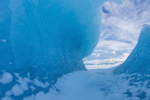 Ice formations in the glacier lagoon Fjallsarlon