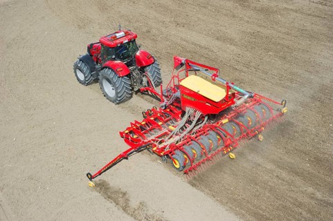 Case 225 Tractor CVX with seed drill Vaderstad Rapid A 600S