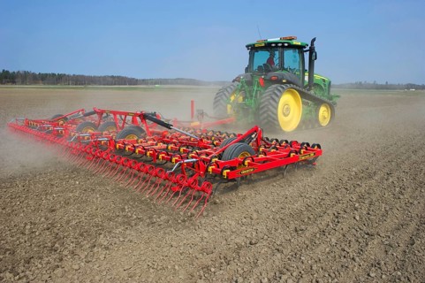John Deere 8320 RT tracked tractor with Vaderstad NZA-1000 harrows