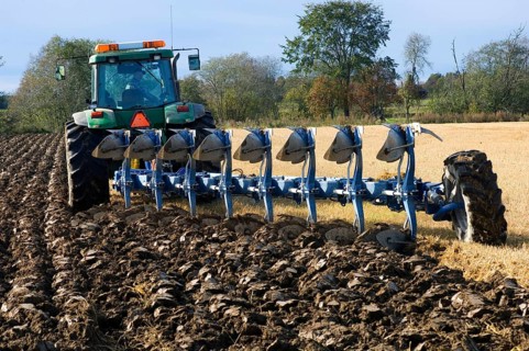 John Deere 8400 tractor with eight-furrow reversible plough