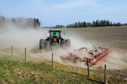 John Deere tractor pulling Vaderstad cultivator
