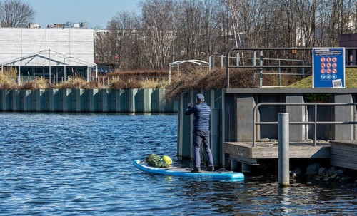 Stand up paddlers at Tempelhofer Hafen