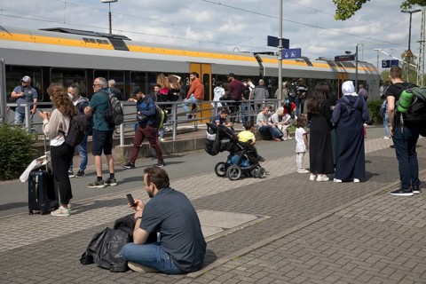 Chaos in local transport