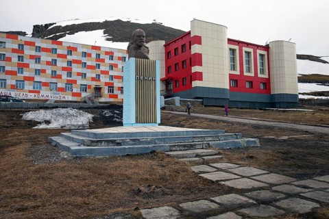 Lenin statue in Barentsburg