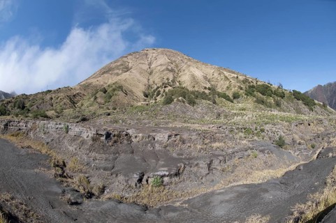 Gully in front of volcano
