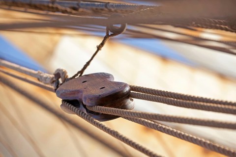 Rigging and wooden pulley