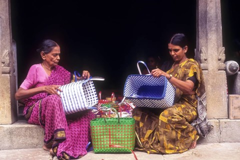 Weaving a variety of baskets using plastic strips in Chettiand