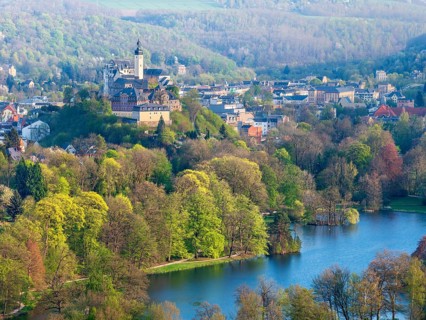 View of the town with Upper Castle and Greiz Park