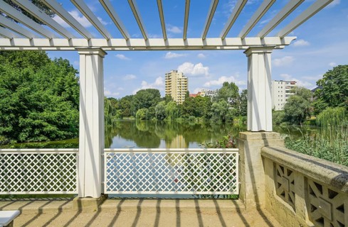 Colonnade at the Great Cascade