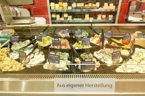 Service counter for fresh cheese preparations