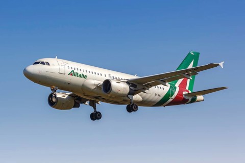 An Alitalia Airbus A319 aircraft with registration EI-IML at Milan Linate Airport