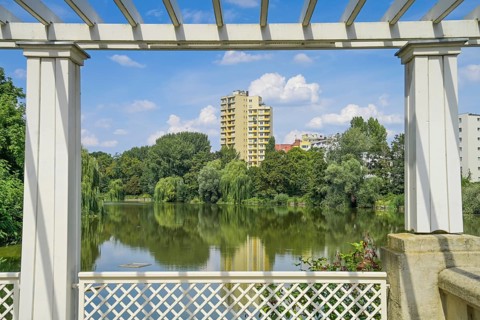 Colonnade at the Great Cascade