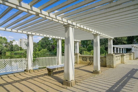 Colonnade at the Great Cascade