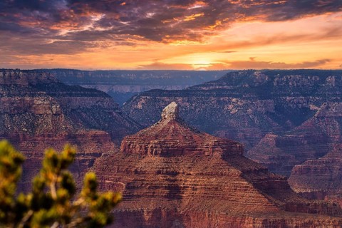 Sunset over the impressive Grand Canyon