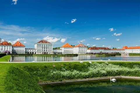 Swans in fountain in front of the Nymphenburg Palace. Munich