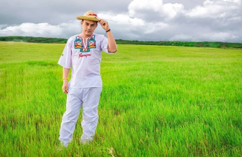 Nicaraguan man in folk costume in the field