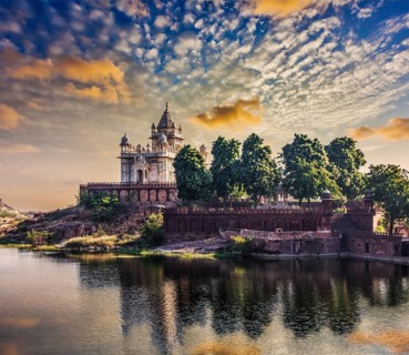 Jaswanth Thada mausoleum on sunset