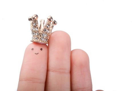 Finger with dots like a face and a crown on the top