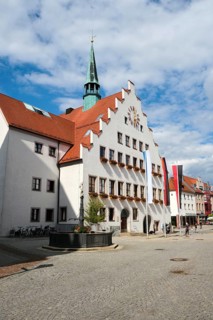St. George's Fountain and Town Hall