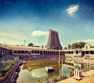 Vintage retro hipster style travel image of Sri Meenakshi Temple water tank