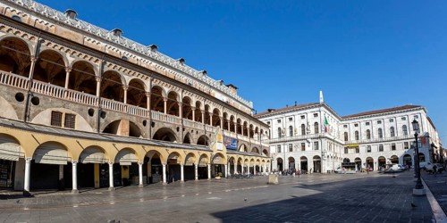 Padua Palazzo della Ragione in Piazza delle Erbe Square Panorama Travel Travel City in Padova