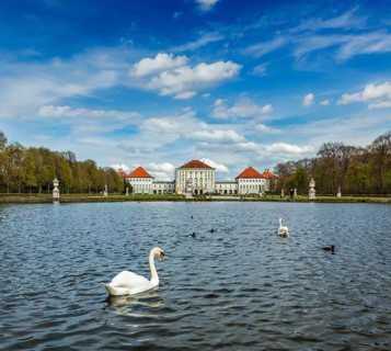Swan in fountain in Grand Parterre