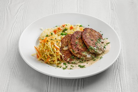 Plate with liver cutlet