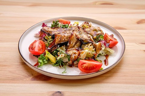 Salad with smoked eel with avocado and tomato