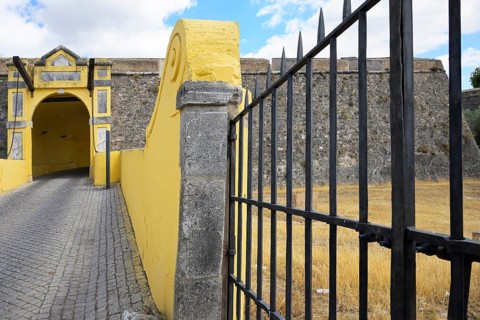 Corner or Esquina outer gate
