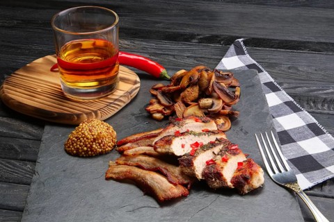 Fried pork fillet with mushrooms and slices of bacon served with pepper moonshine. Unhealthy but so tasty country food