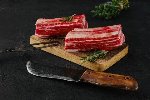 Raw beef short ribs