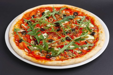 Lean pizza Margherita with cheese
