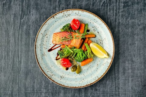 Baked salmon with roasted carrot