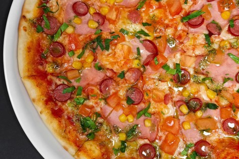 Pizza with ham