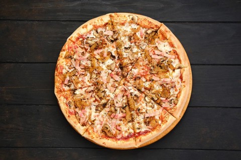 Pizza with bacon