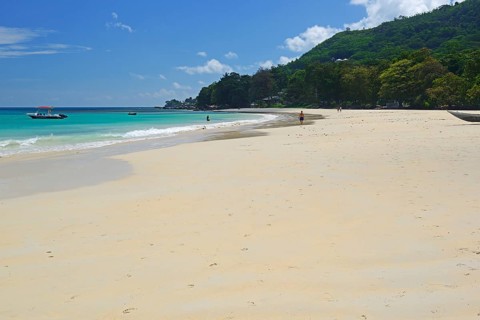 The kilometre-long dream beach of Beau Vallon