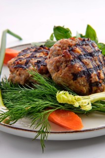 Grilled cutlet served with fresh carrot