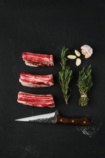 Top view of raw beef short ribs