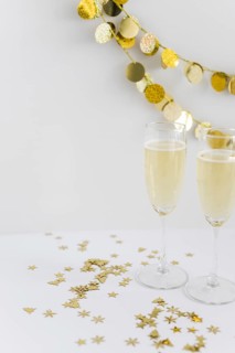 Champagne glasses with spangles table