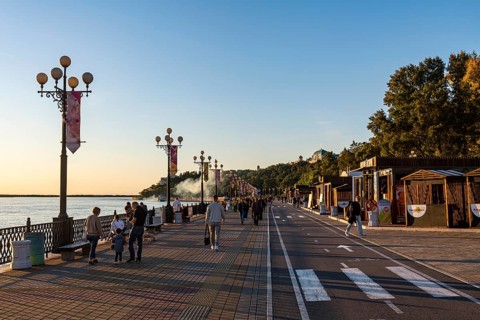 Promenade on the Amur river