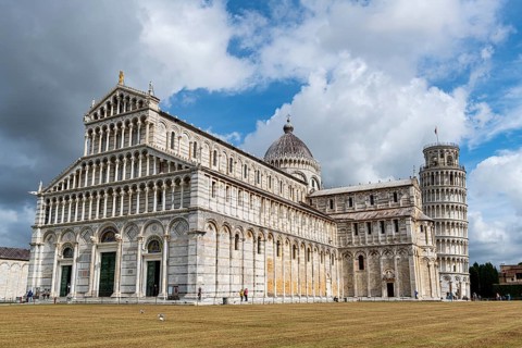 Piazza del Duomo with cathedral and leaning tower