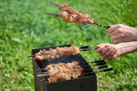 Process of cooking shashlik from pickled meat outdoor