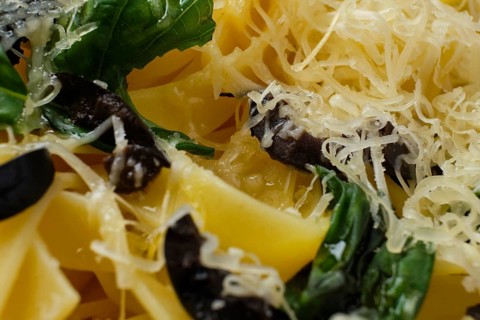 Macro photo with shallow depth of field of pasta with parmesan