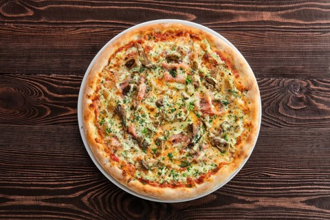 Thick crust pizza with ham