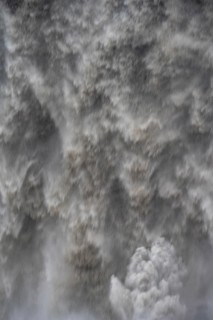 Falling water masses