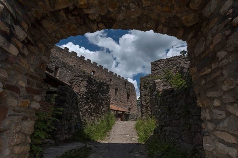 View through the entrance gate into the interior of the medieval Eisenberg castle ruins