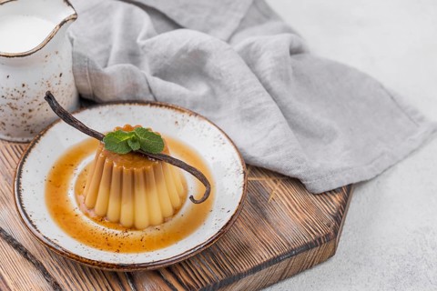 Custard plate with mint vanilla pod