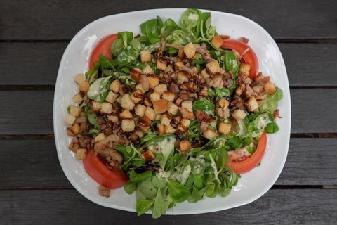 Lamb's lettuce with ham and croutons