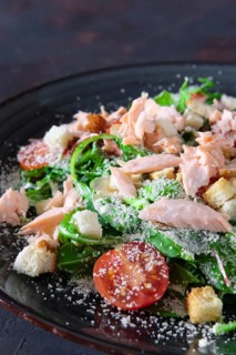 Smoked salmon salad with arugula